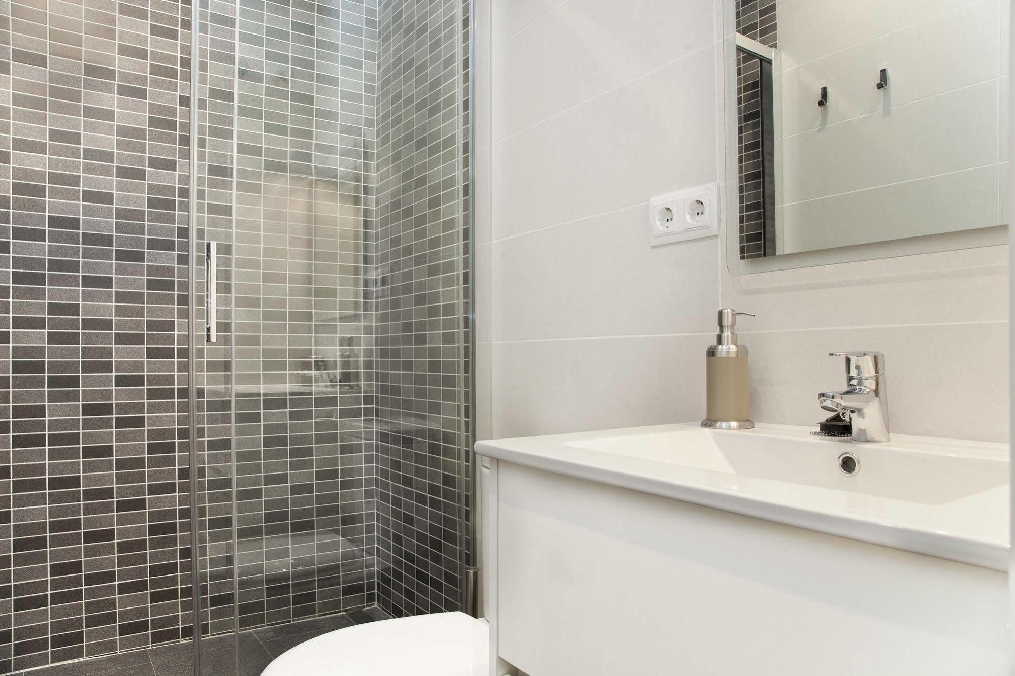 Flateli Roger Apartment *