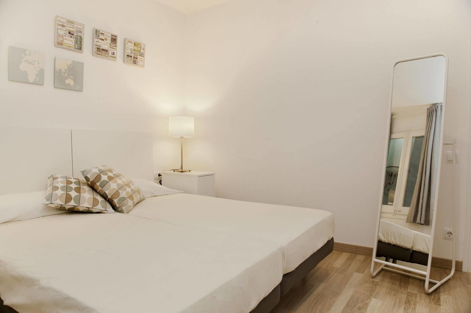 Flateli Roger Apartment *